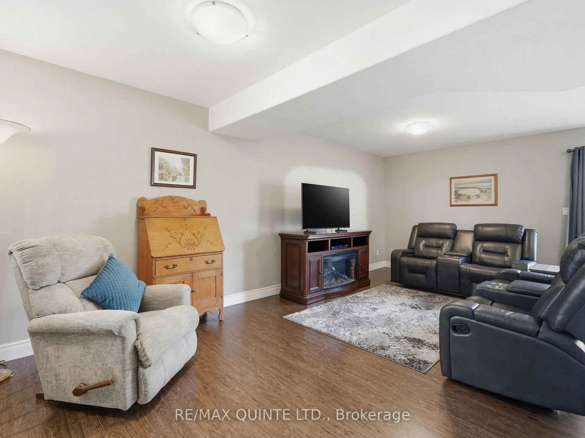 Photo 33 of 18 Deacon Place, Belleville, Belleville Ward — HOMEH
