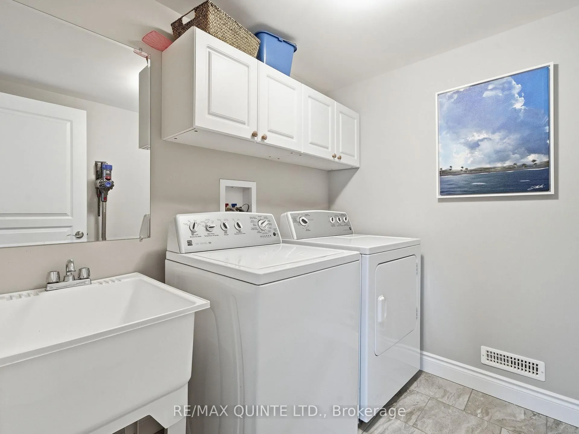 Photo 40 of 18 Deacon Place, Belleville, Belleville Ward — HOMEH