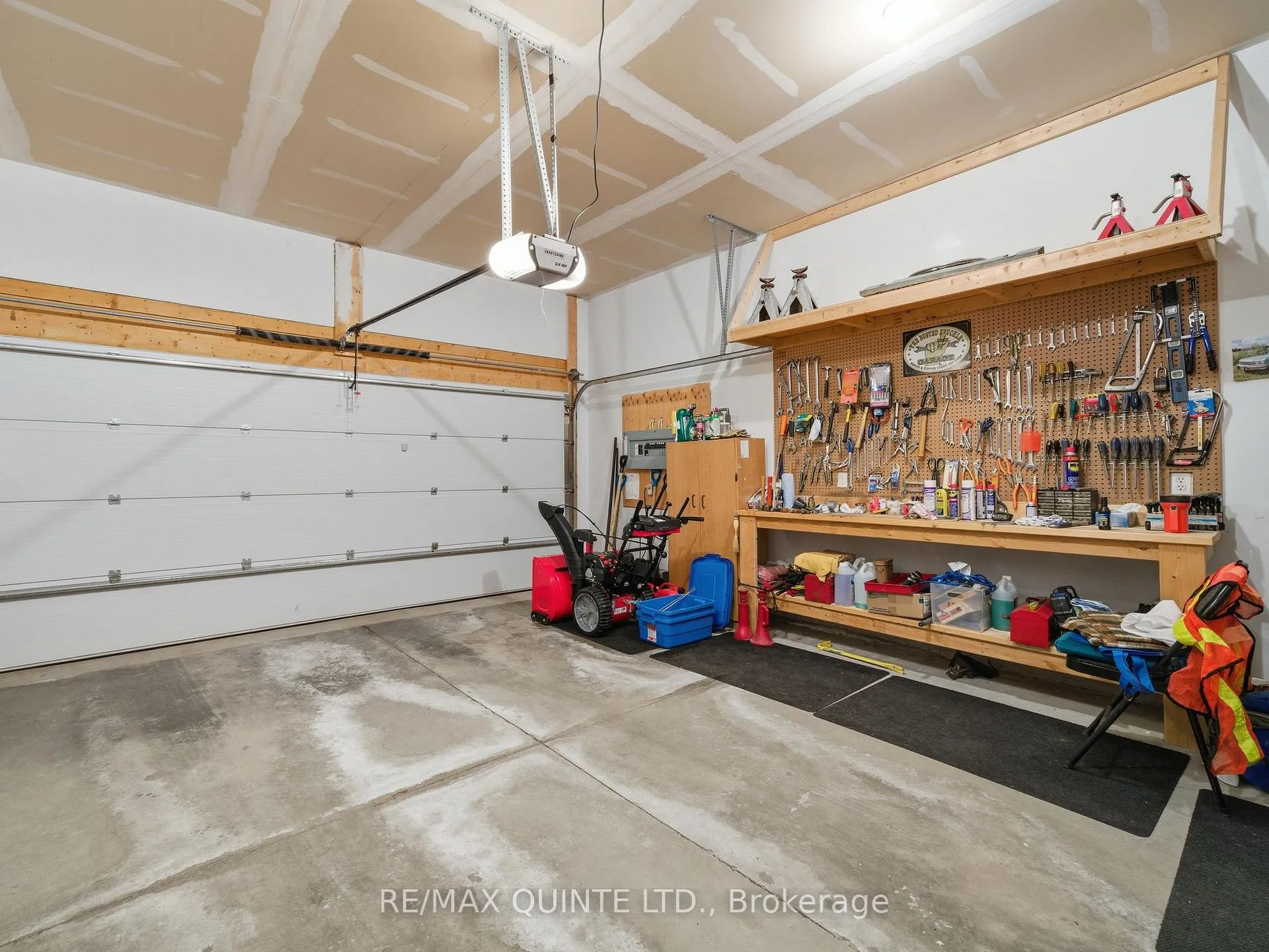 Photo 41 of 18 Deacon Place, Belleville, Belleville Ward — HOMEH