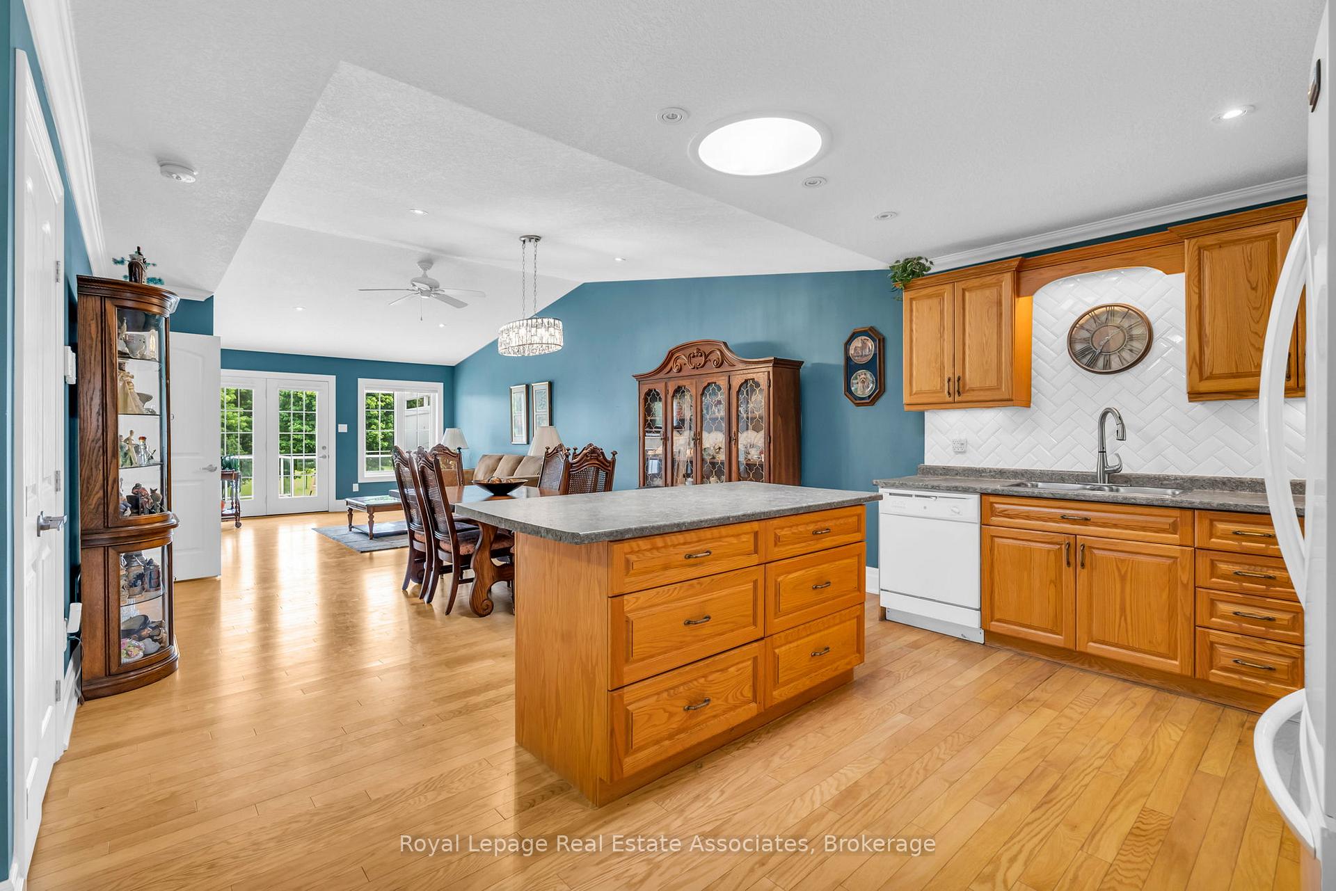 Photo 9 of 117 Greenway Drive, Wasaga Beach — HOMEH