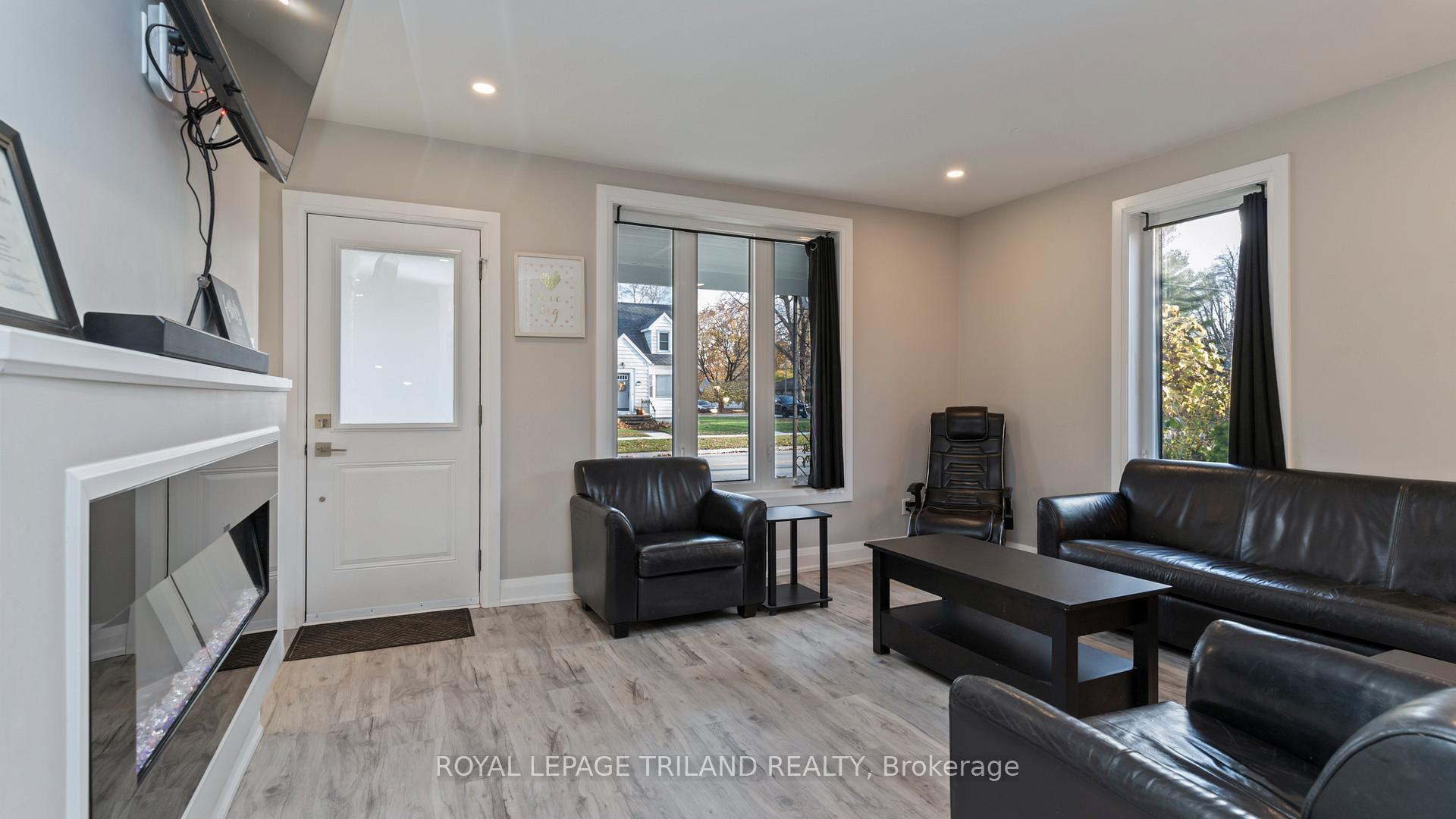 Photo 5 of 185 Queen Street, West Elgin, Rodney — HOMEH