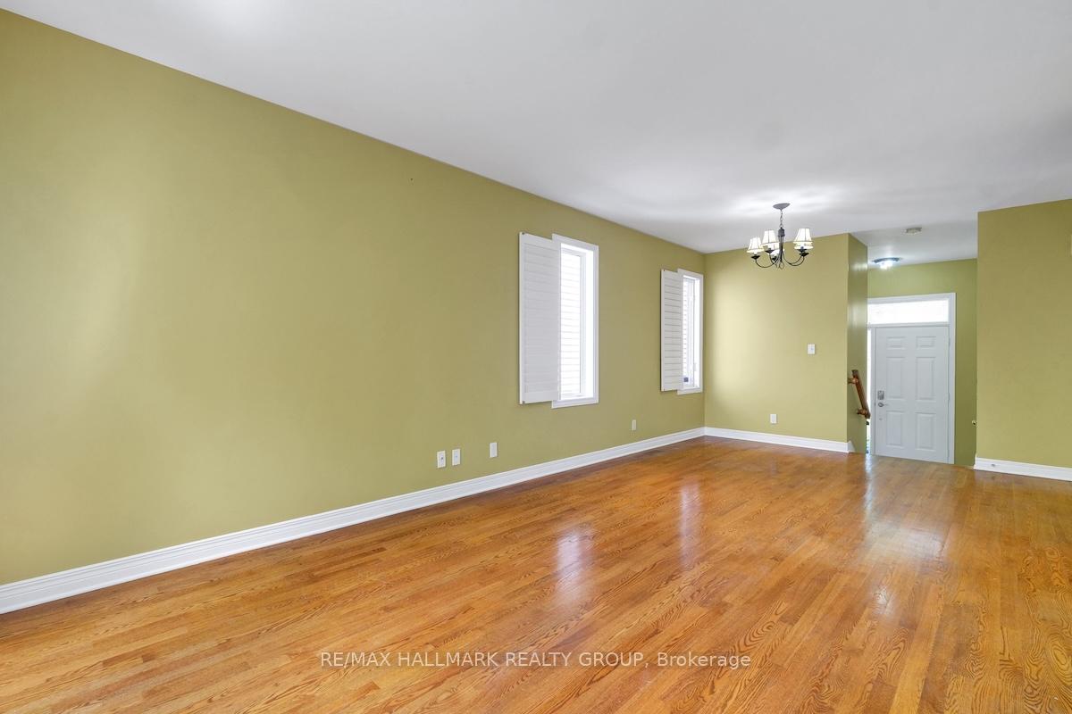 Photo 6 of 10 Sonata Place, Ottawa, Riverview Park — HOMEH