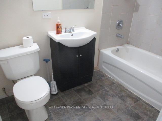 Photo 5 of Unit Studio, 207 Main Street, Wasaga Beach — HOMEH