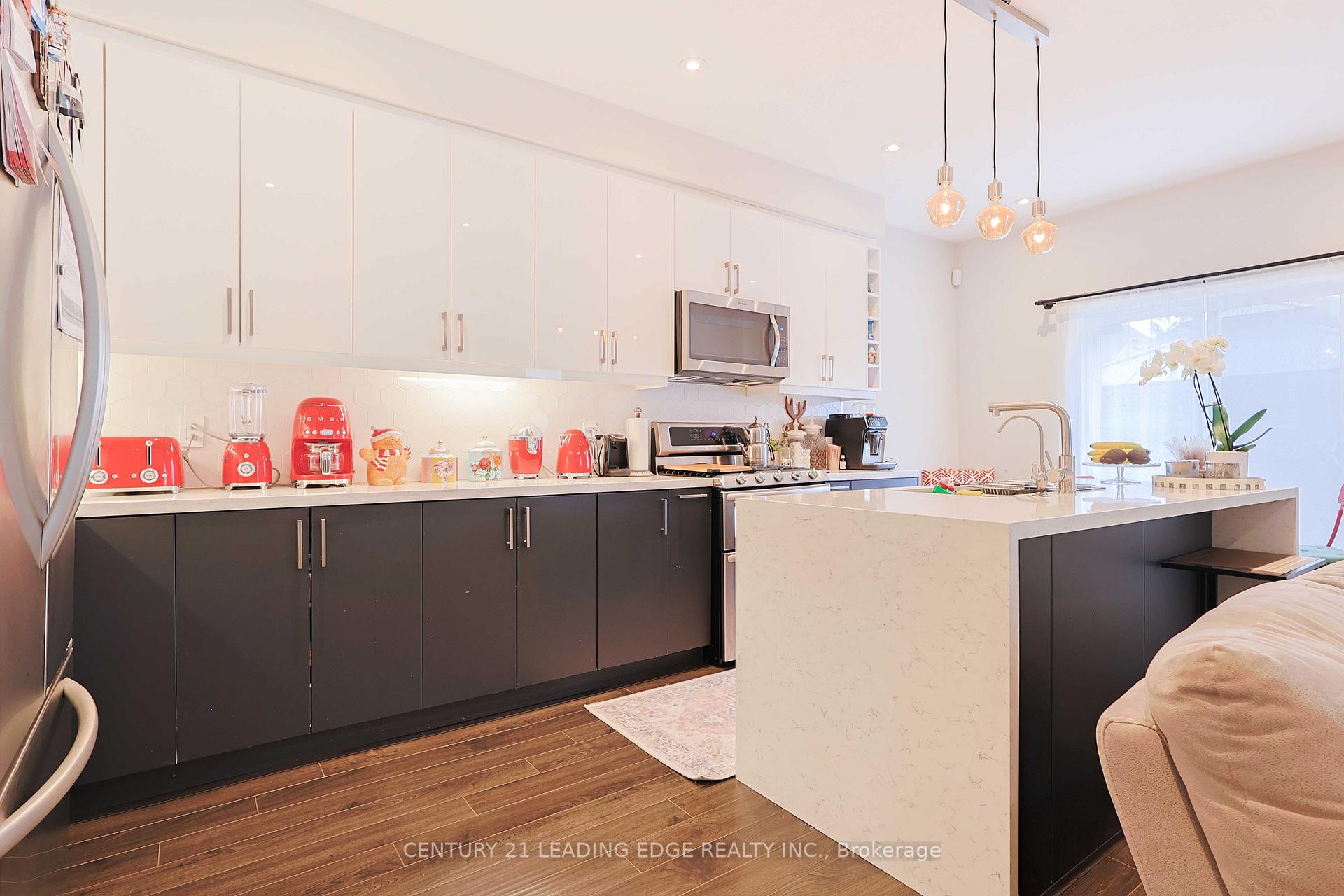 Photo 6 of 28 Sylwood Crescent, Vaughan, Maple — HOMEH