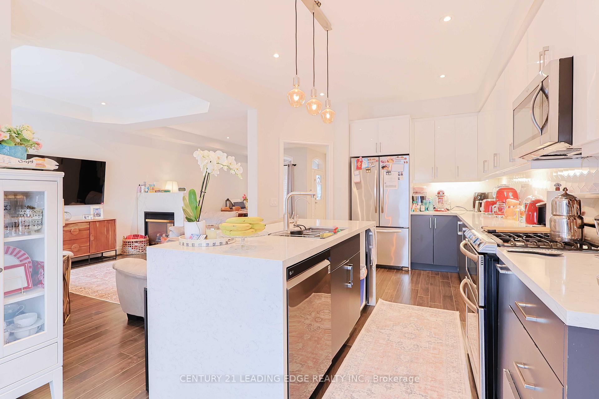 Photo 7 of 28 Sylwood Crescent, Vaughan, Maple — HOMEH