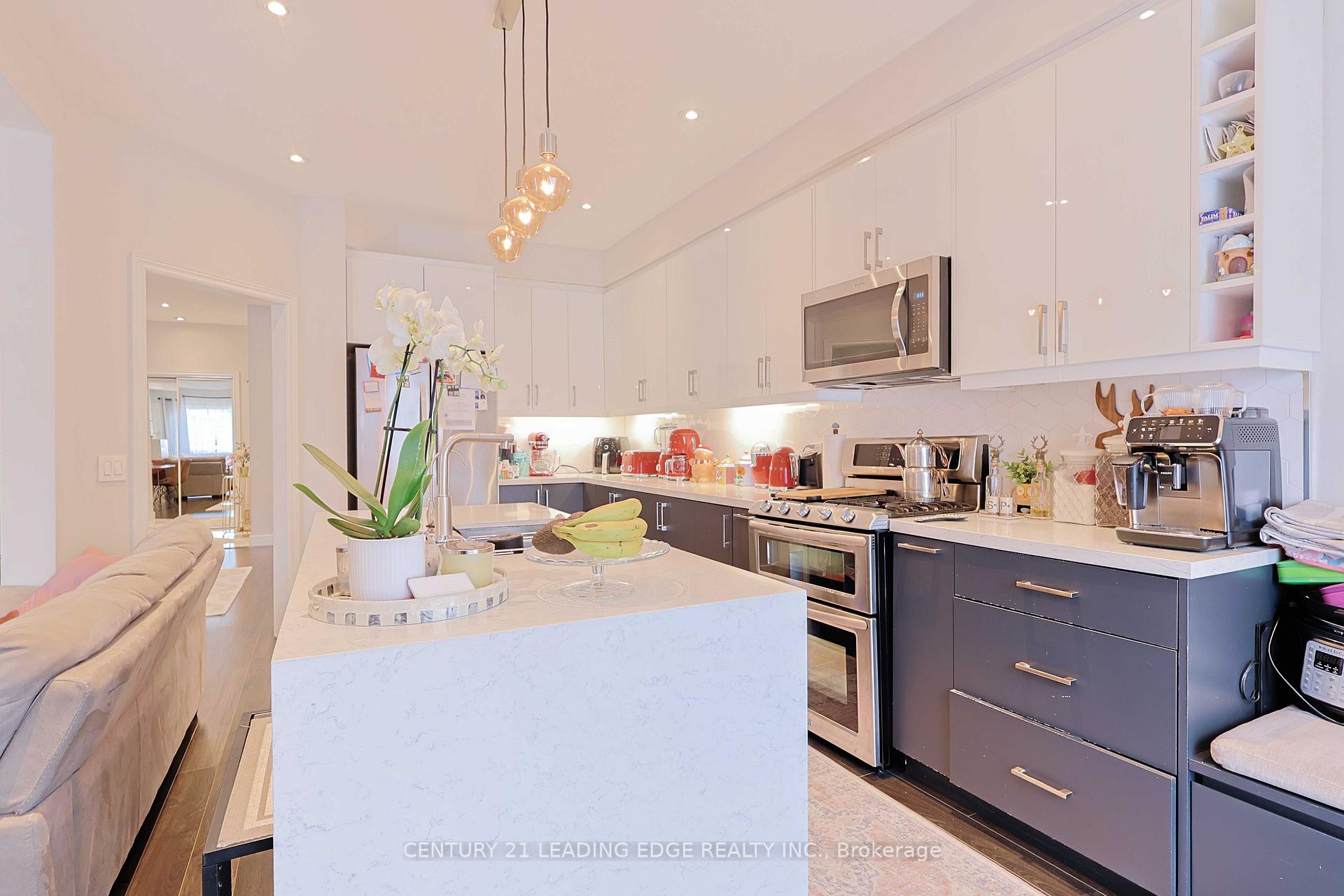 Photo 8 of 28 Sylwood Crescent, Vaughan, Maple — HOMEH