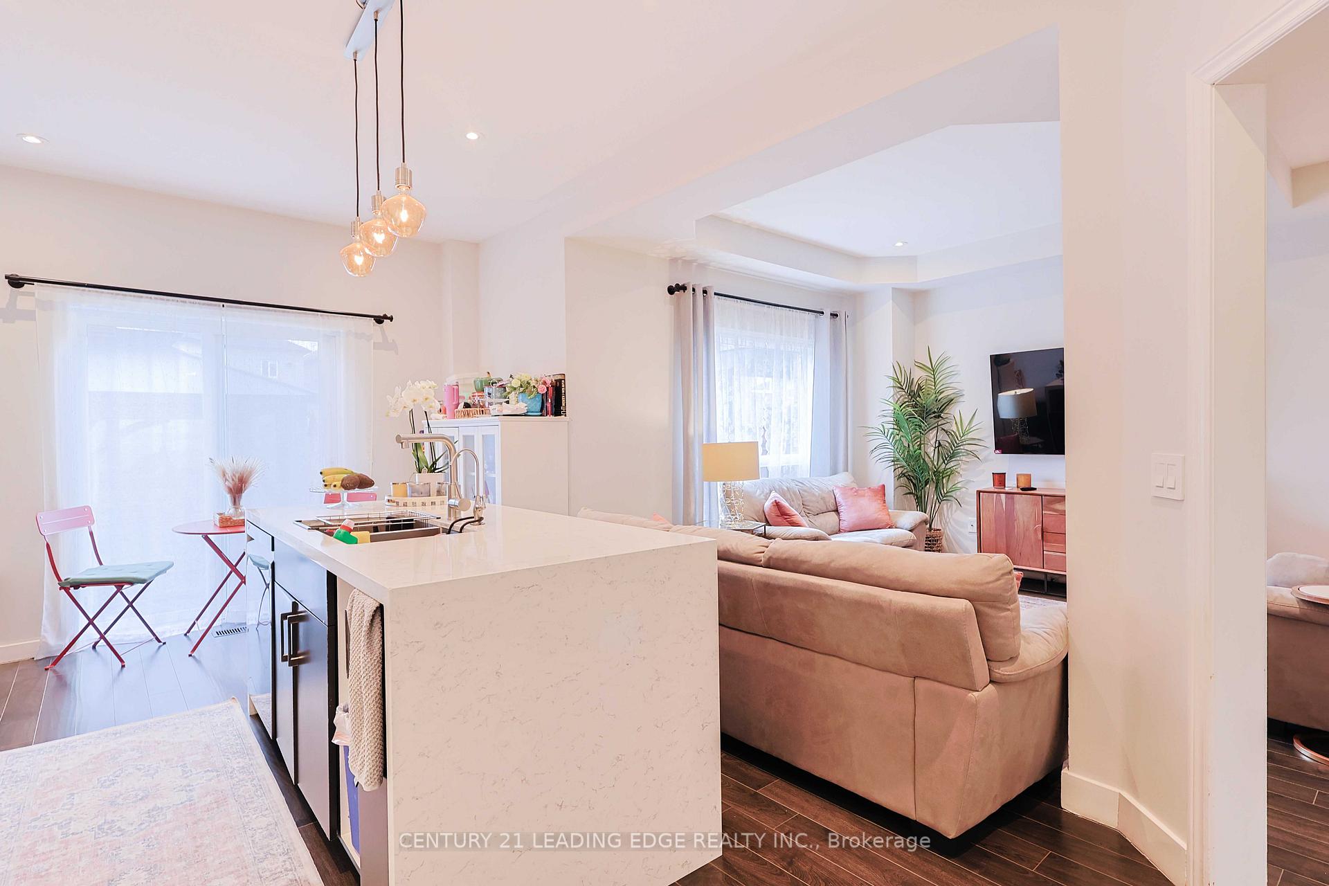 Photo 9 of 28 Sylwood Crescent, Vaughan, Maple — HOMEH