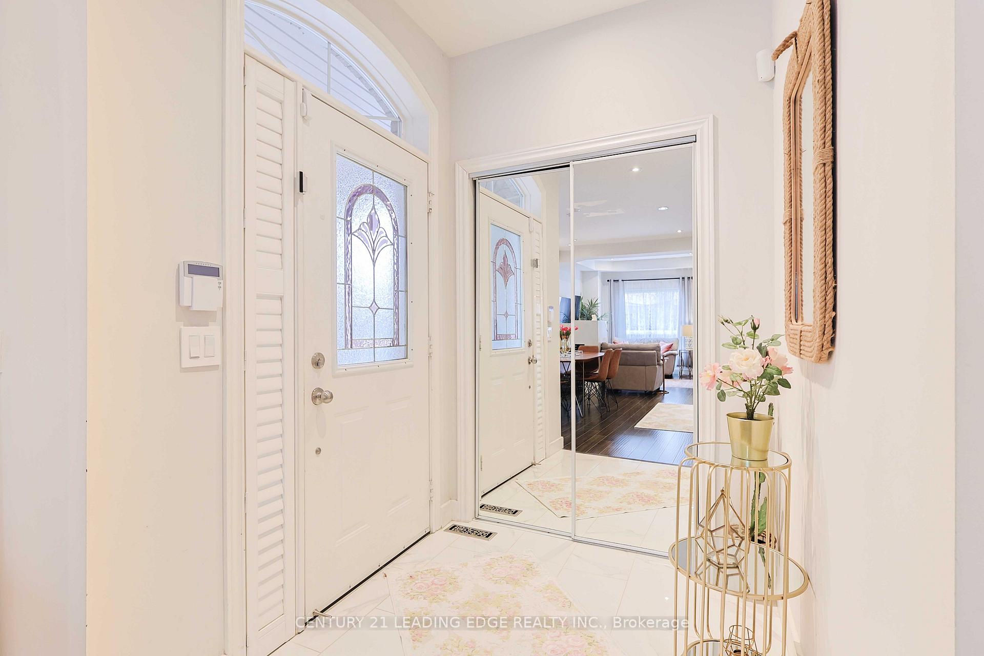 Photo 11 of 28 Sylwood Crescent, Vaughan, Maple — HOMEH
