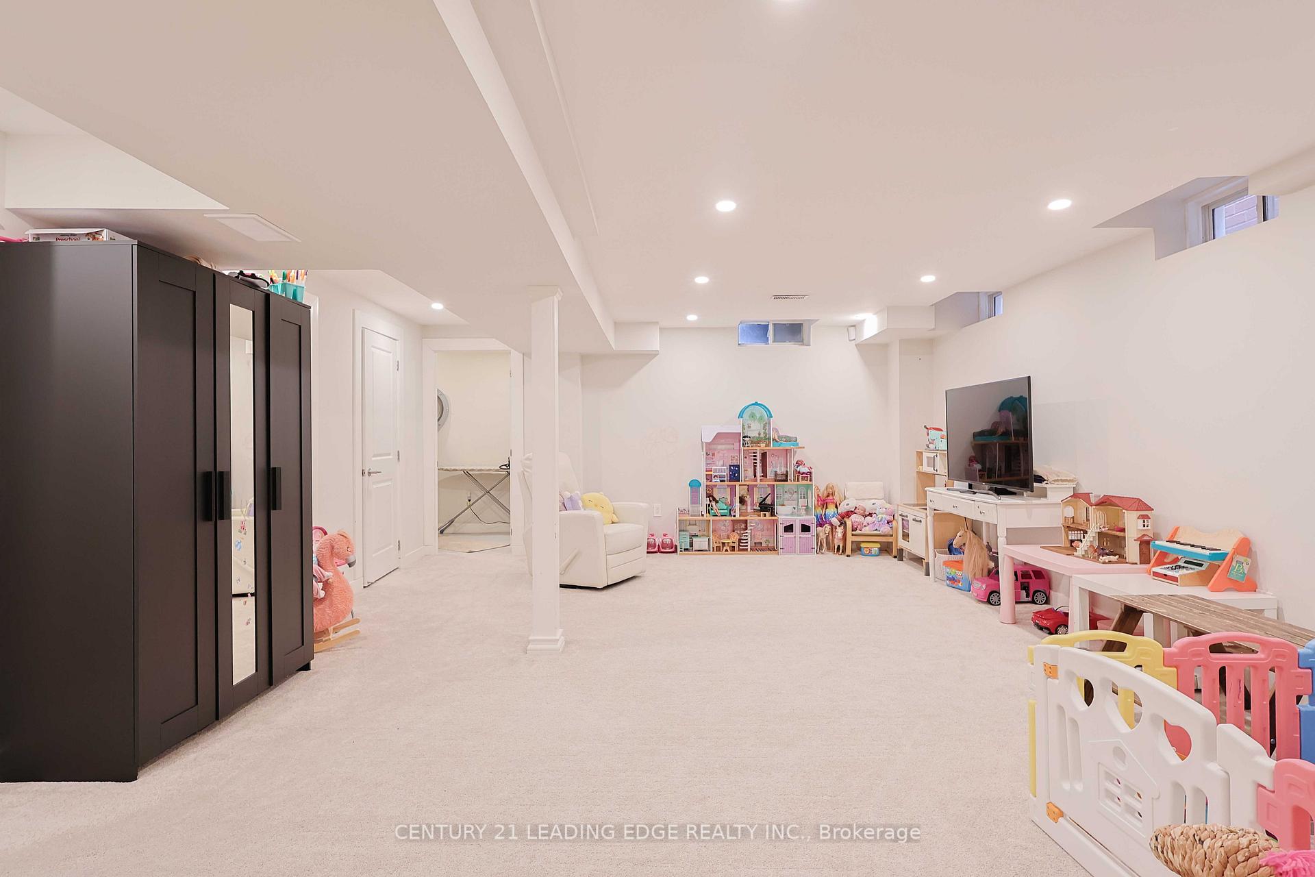 Photo 23 of 28 Sylwood Crescent, Vaughan, Maple — HOMEH