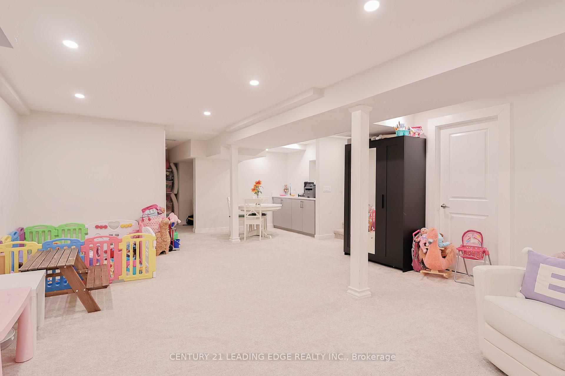 Photo 25 of 28 Sylwood Crescent, Vaughan, Maple — HOMEH