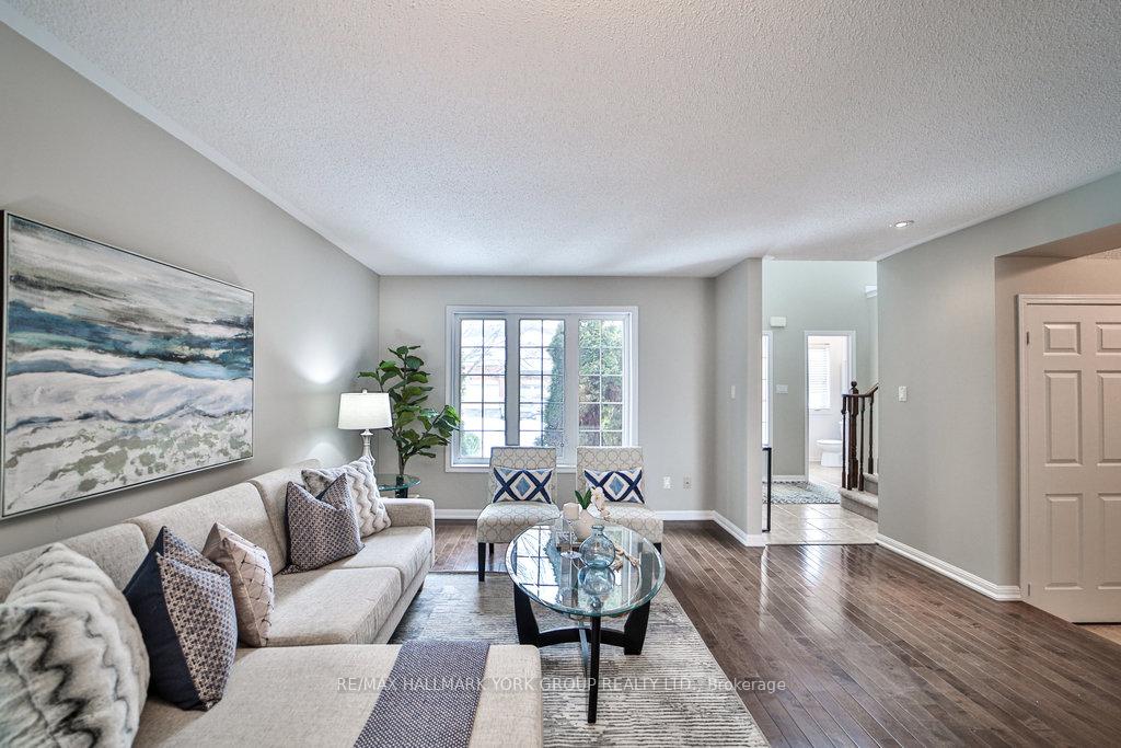 Photo 3 of 10 Meadow's End Crescent, Uxbridge — HOMEH