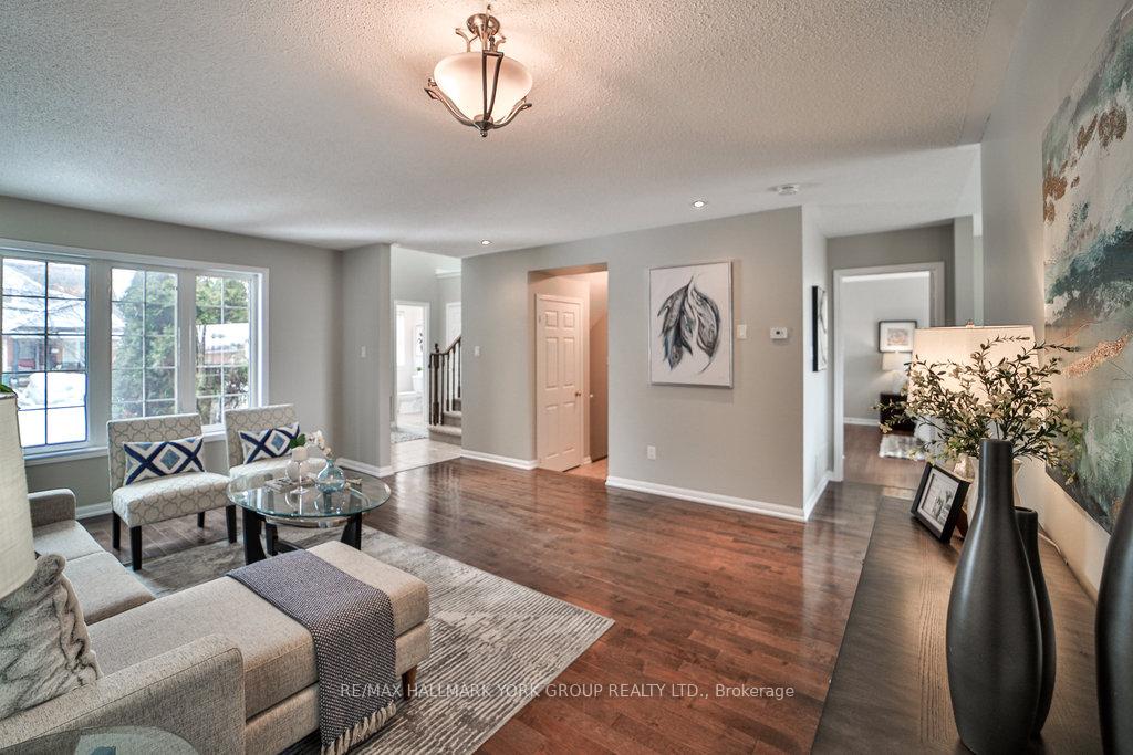 Photo 5 of 10 Meadow's End Crescent, Uxbridge — HOMEH