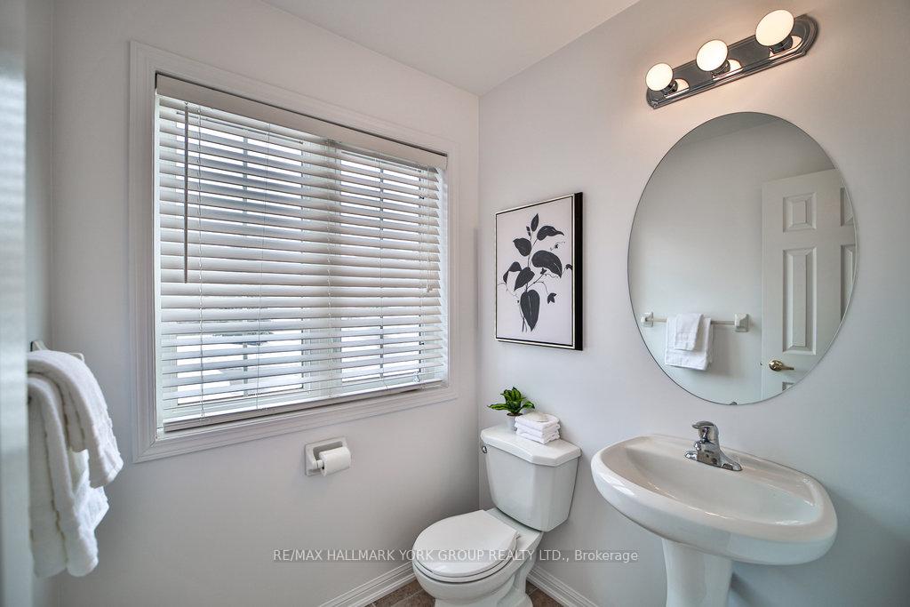 Photo 10 of 10 Meadow's End Crescent, Uxbridge — HOMEH