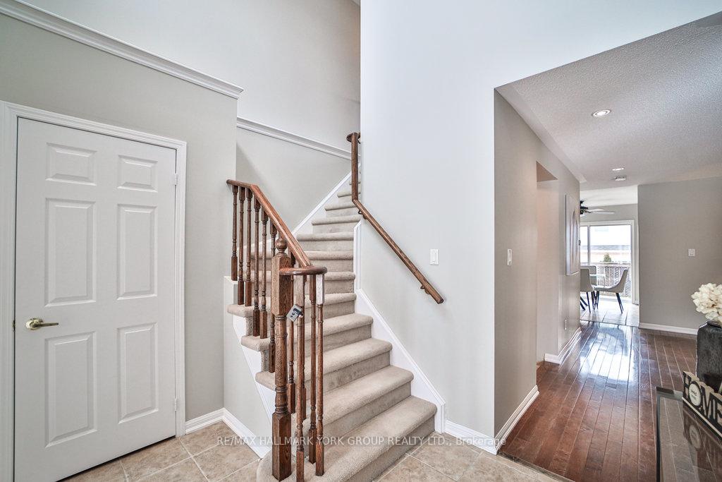 Photo 11 of 10 Meadow's End Crescent, Uxbridge — HOMEH