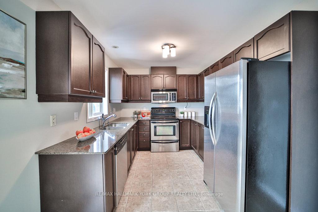 Photo 14 of 10 Meadow's End Crescent, Uxbridge — HOMEH