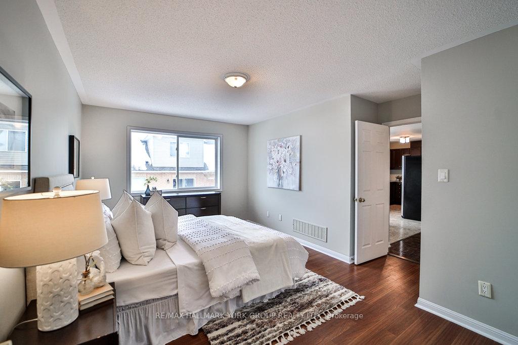 Photo 19 of 10 Meadow's End Crescent, Uxbridge — HOMEH