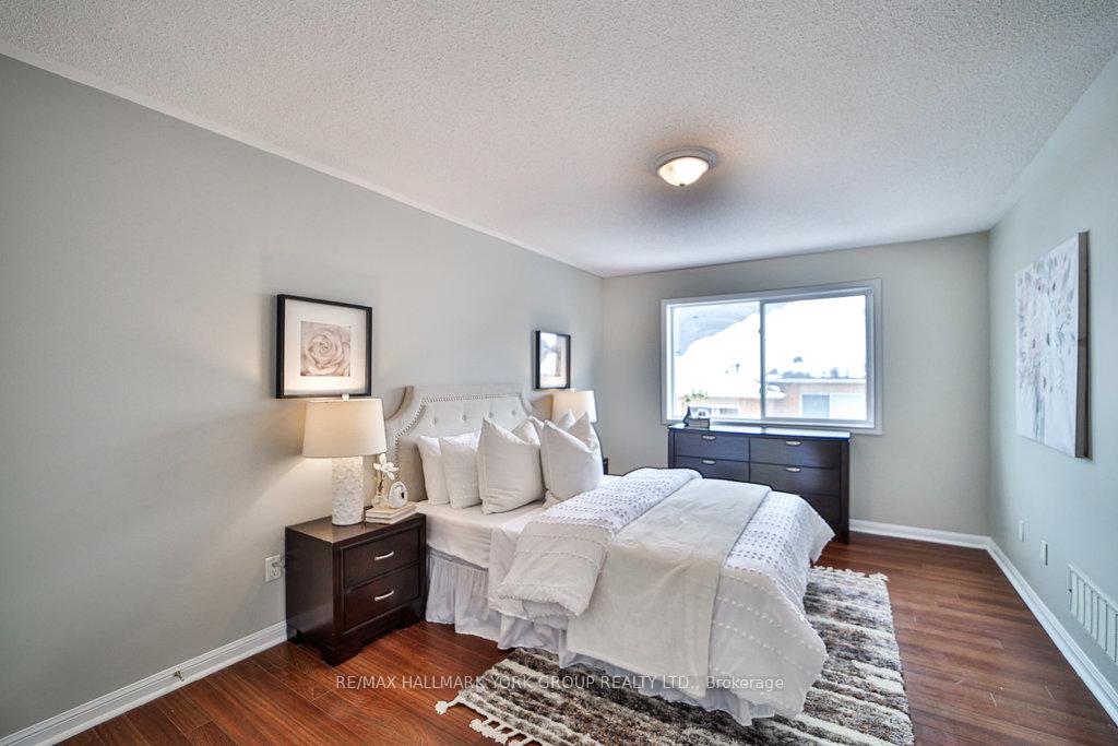 Photo 20 of 10 Meadow's End Crescent, Uxbridge — HOMEH