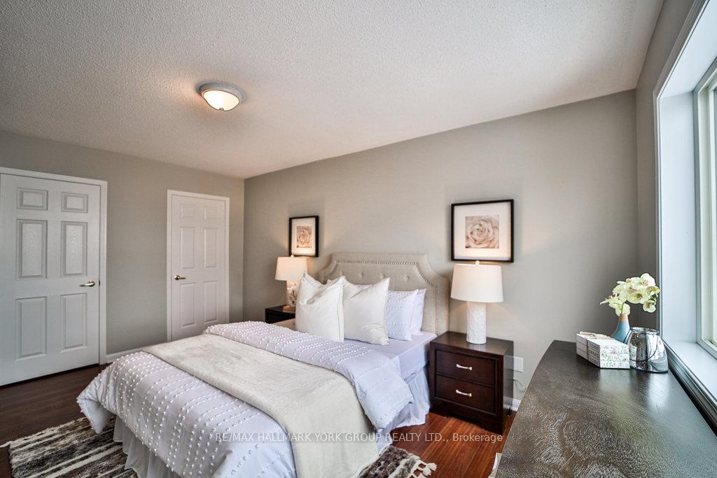 Photo 21 of 10 Meadow's End Crescent, Uxbridge — HOMEH