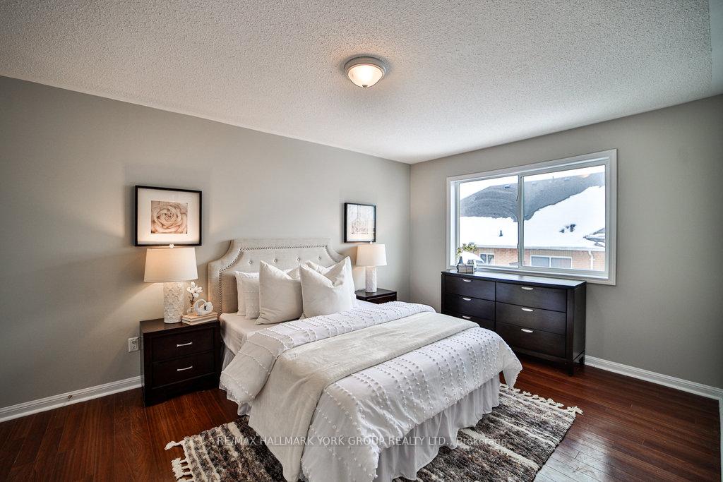 Photo 22 of 10 Meadow's End Crescent, Uxbridge — HOMEH