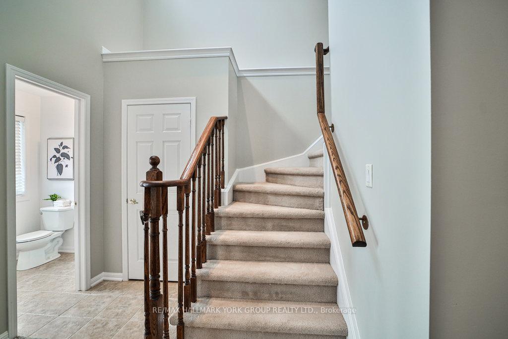 Photo 25 of 10 Meadow's End Crescent, Uxbridge — HOMEH