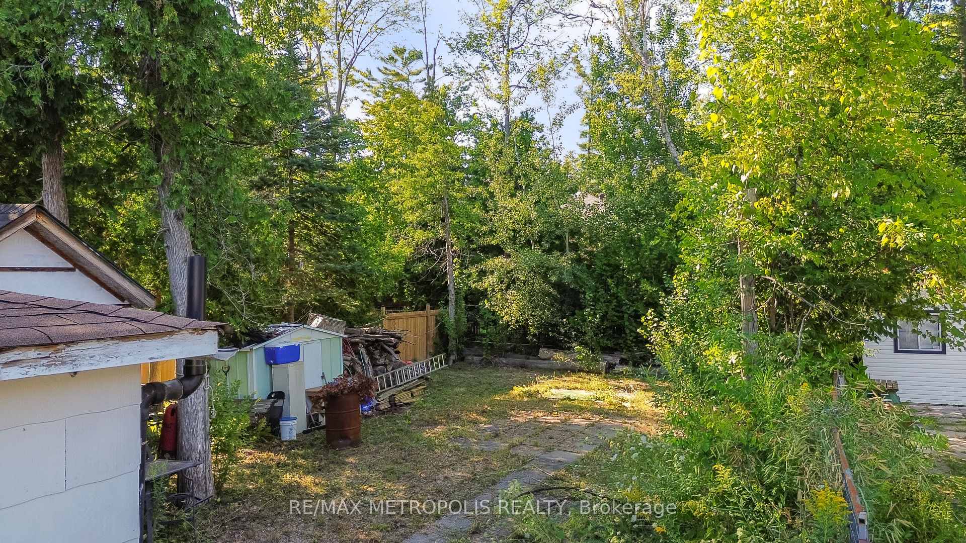 Photo 4 of 3126 Mosley Street, Wasaga Beach — HOMEH