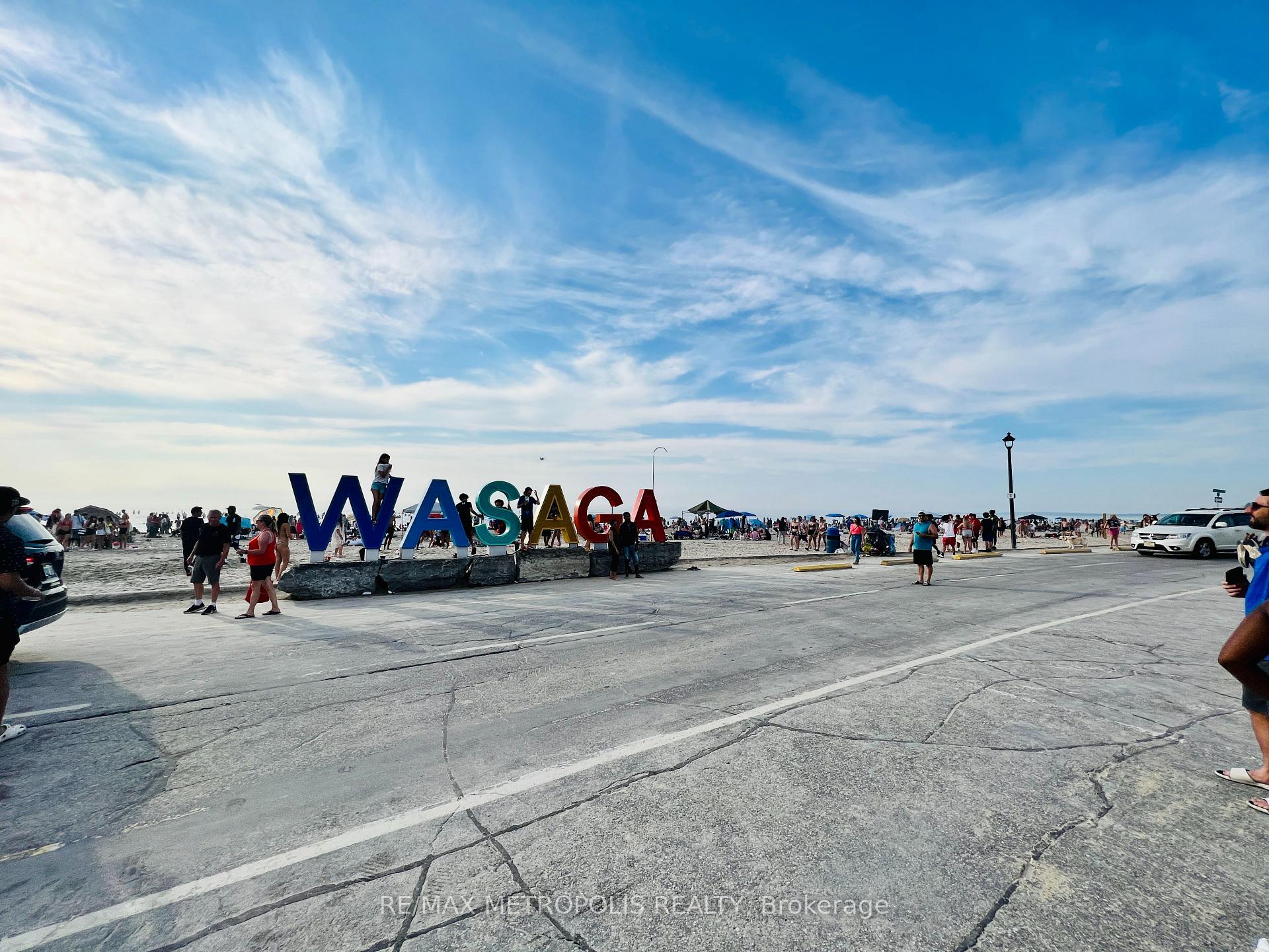 Photo 8 of 3126 Mosley Street, Wasaga Beach — HOMEH