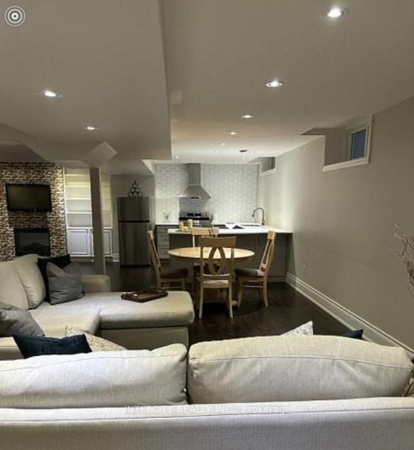 Photo 5 of 110 Lio Avenue, Vaughan, Sonoma Heights — HOMEH