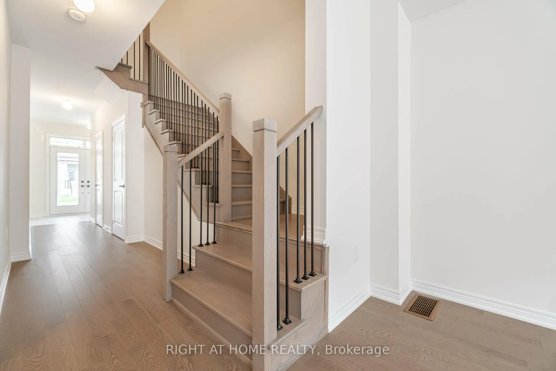 Photo 21 of 77 Singhampton Road, Vaughan, Kleinburg — HOMEH