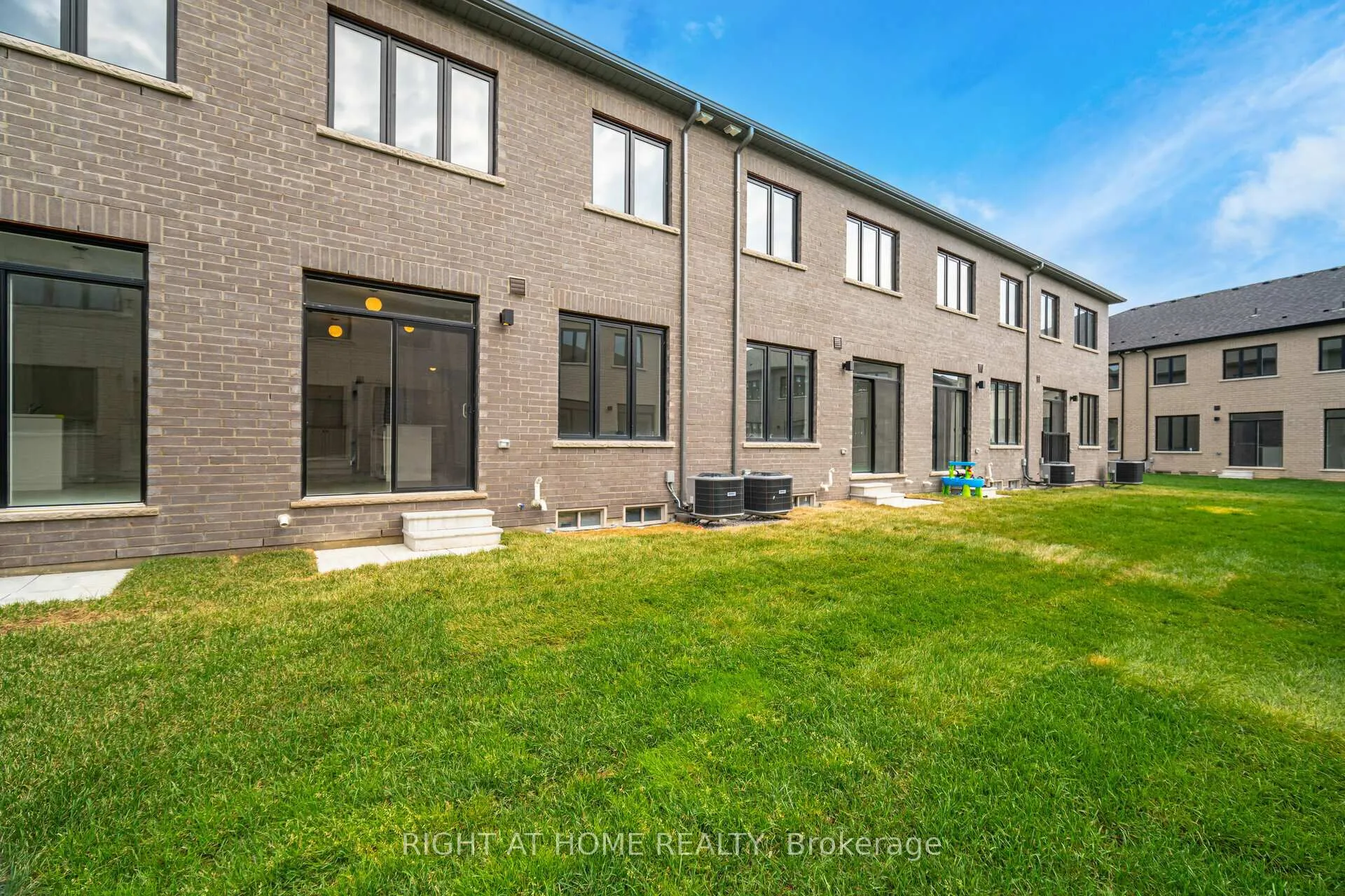 Photo 43 of 77 Singhampton Road, Vaughan, Kleinburg — HOMEH