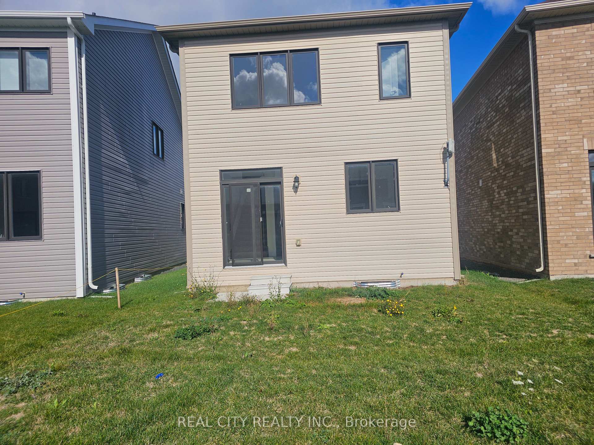 Photo 39 of 15 Rudder Road, Welland, Dain City — HOMEH