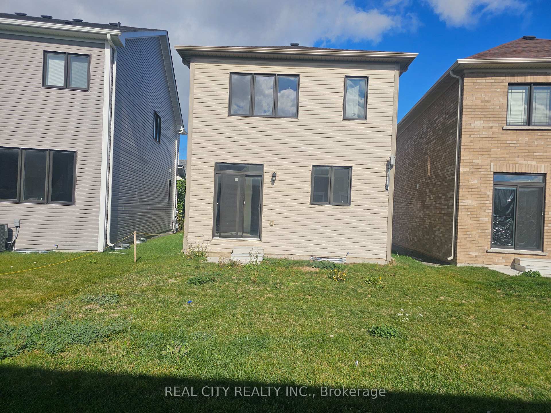 Photo 40 of 15 Rudder Road, Welland, Dain City — HOMEH