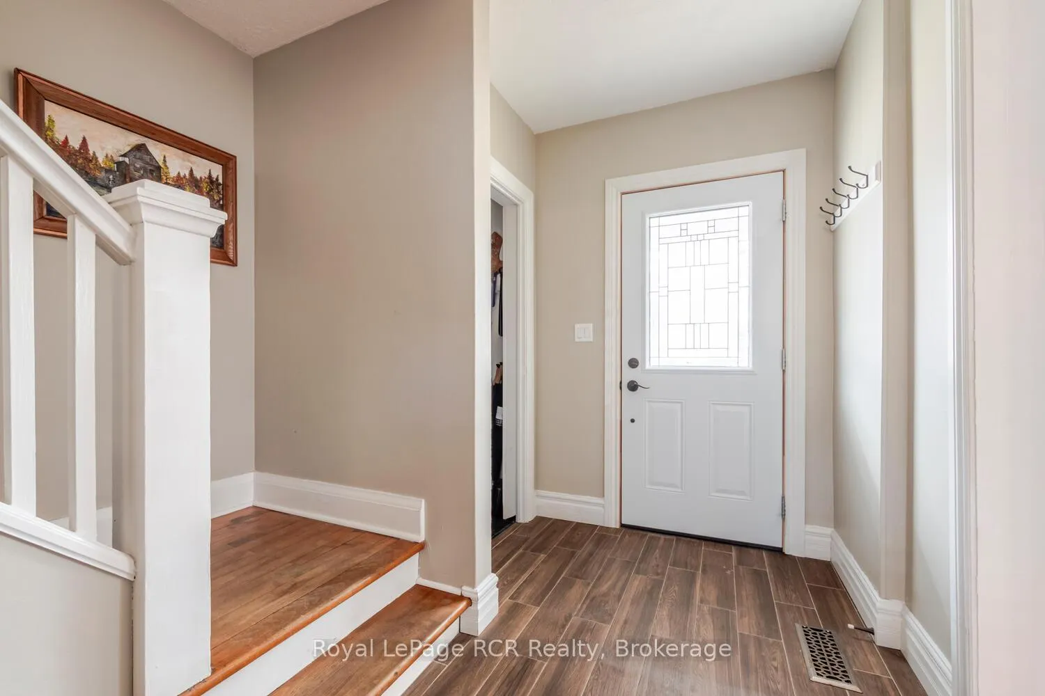 Photo 5 of 662 7th Avenue E, Owen Sound — HOMEH