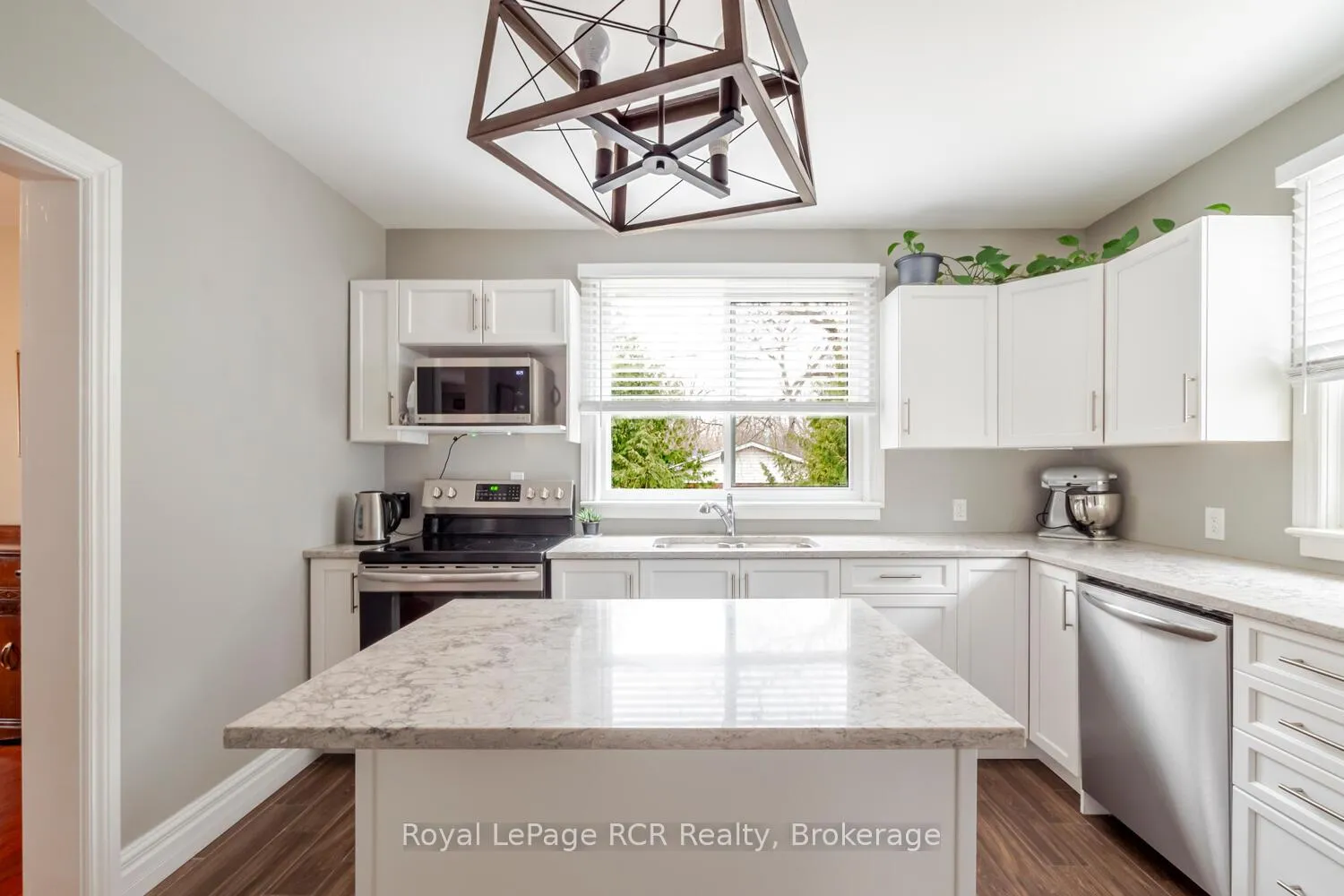 Photo 8 of 662 7th Avenue E, Owen Sound — HOMEH