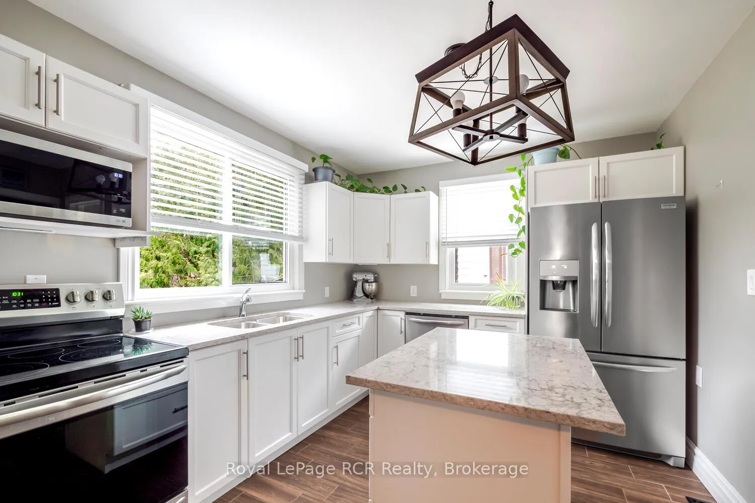 Photo 10 of 662 7th Avenue E, Owen Sound — HOMEH