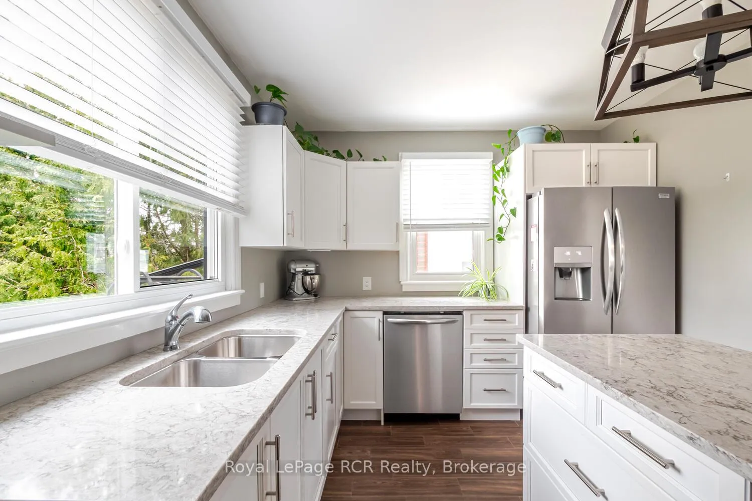 Photo 11 of 662 7th Avenue E, Owen Sound — HOMEH