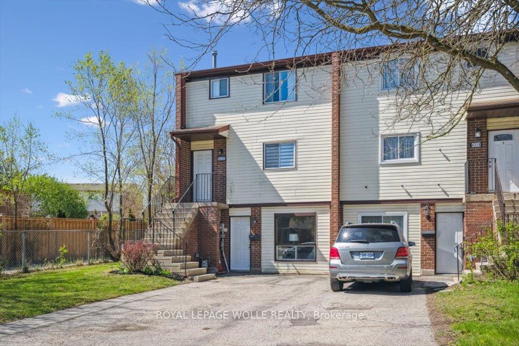 Photo 3 of Unit A, 421 Bairstow Crescent, Waterloo — HOMEH