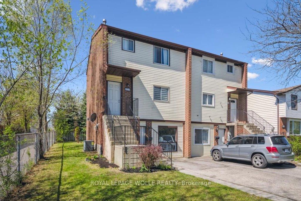 Photo 4 of Unit A, 421 Bairstow Crescent, Waterloo — HOMEH