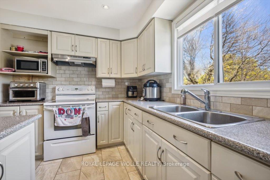 Photo 15 of Unit A, 421 Bairstow Crescent, Waterloo — HOMEH