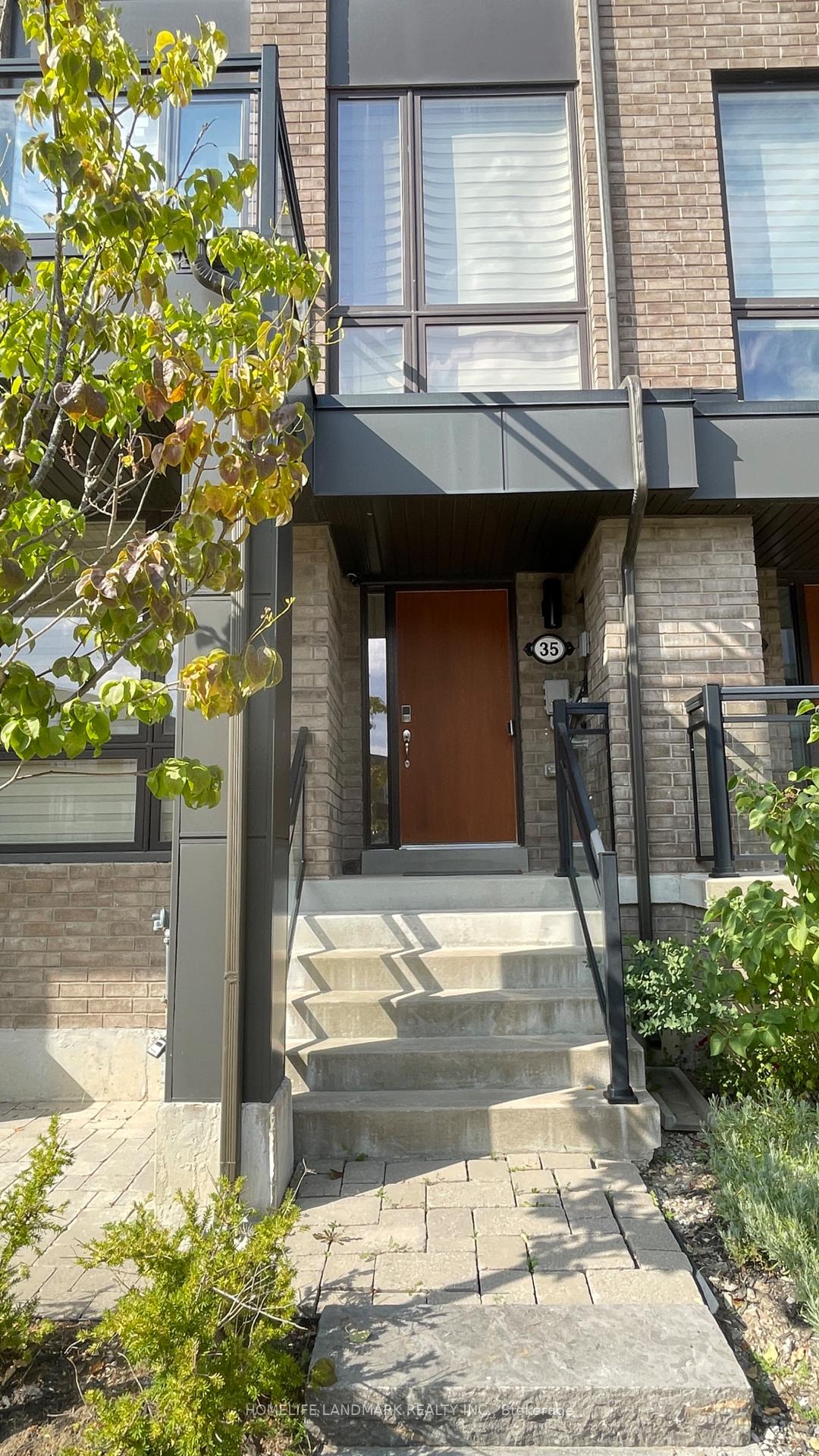 Photo 3 of 35 Thorncrest Drive, Vaughan, Patterson — HOMEH