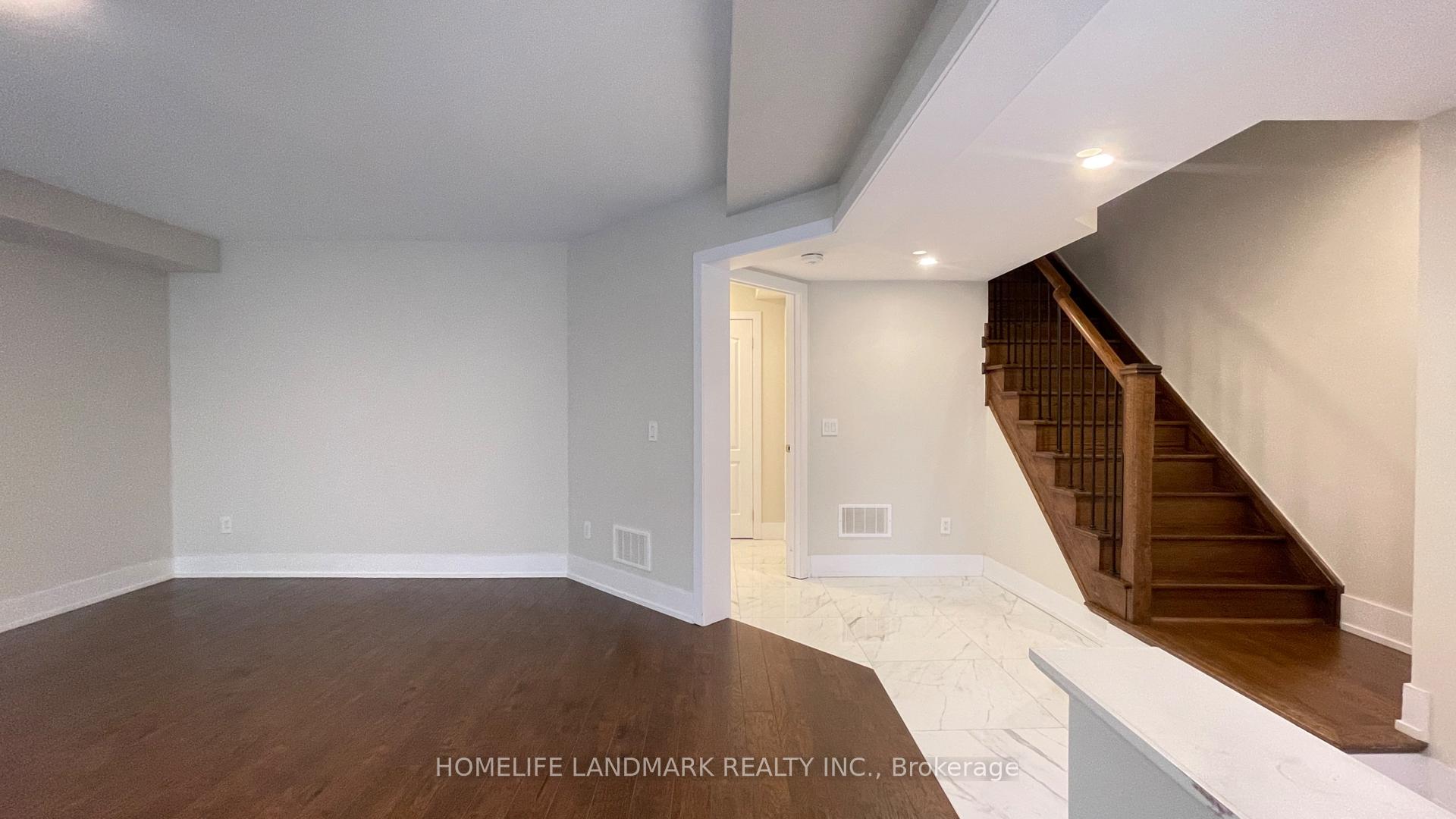 Photo 5 of 35 Thorncrest Drive, Vaughan, Patterson — HOMEH