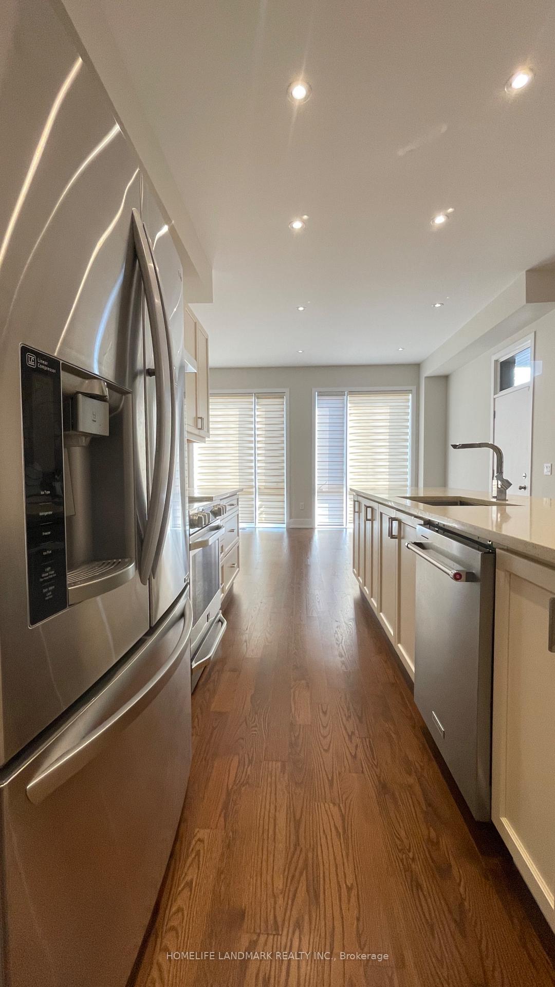 Photo 8 of 35 Thorncrest Drive, Vaughan, Patterson — HOMEH
