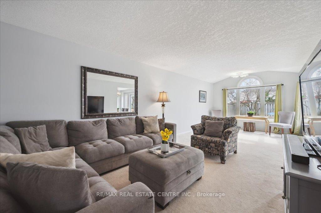 Photo 10 of 574 Windjammer Way, Waterloo — HOMEH