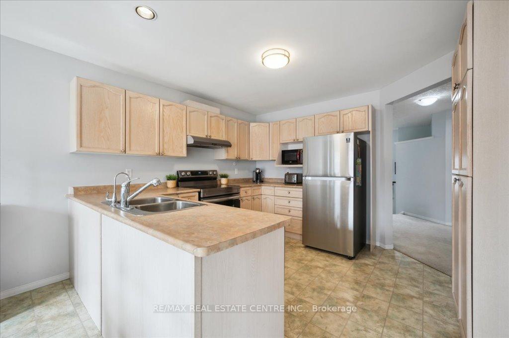 Photo 14 of 574 Windjammer Way, Waterloo — HOMEH
