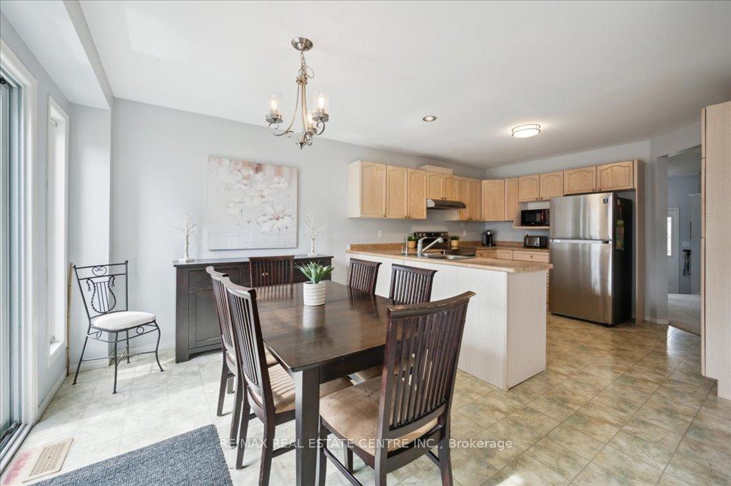 Photo 18 of 574 Windjammer Way, Waterloo — HOMEH