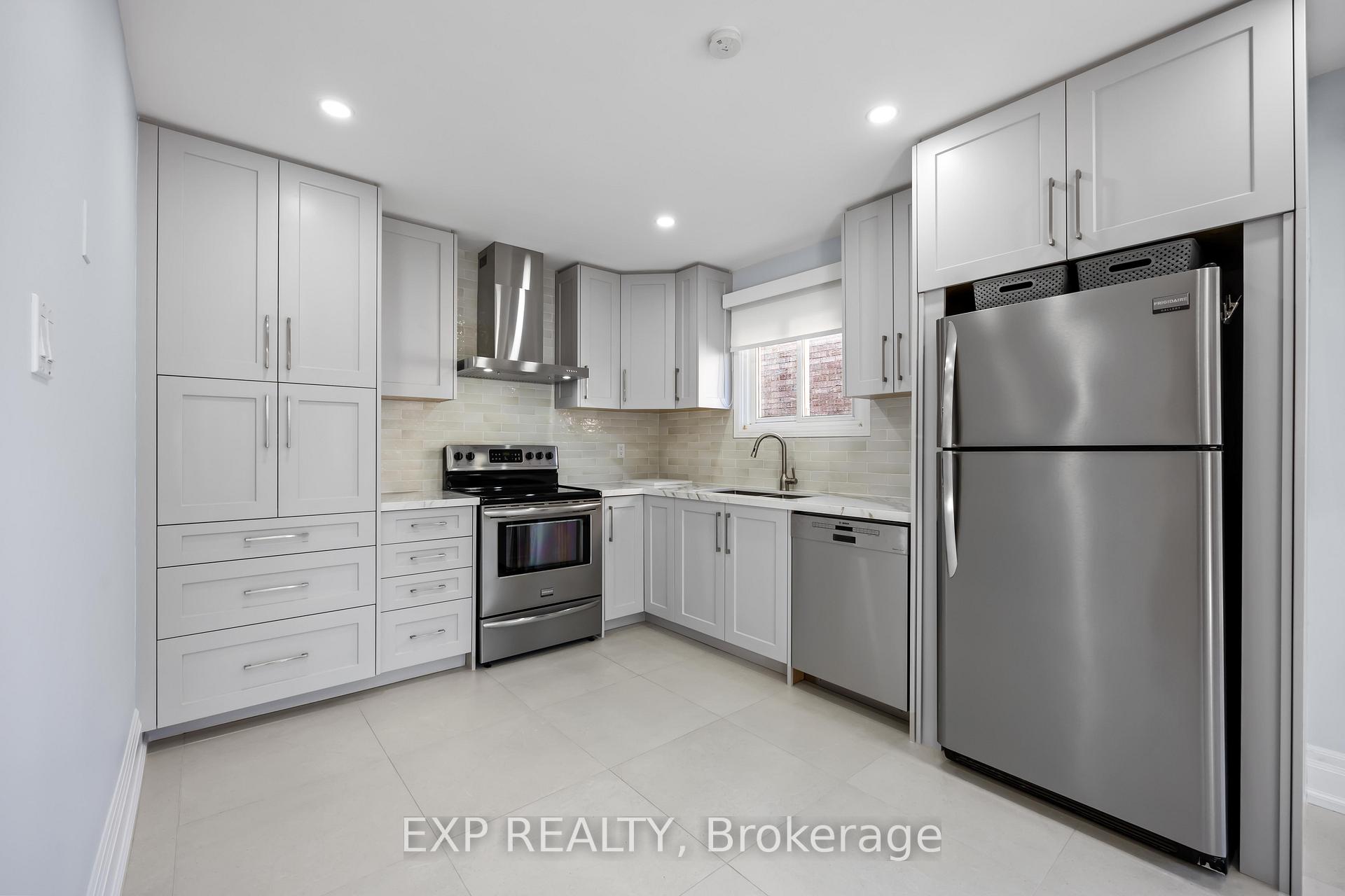 Photo 5 of 126 Largo Crescent, Vaughan, Maple — HOMEH