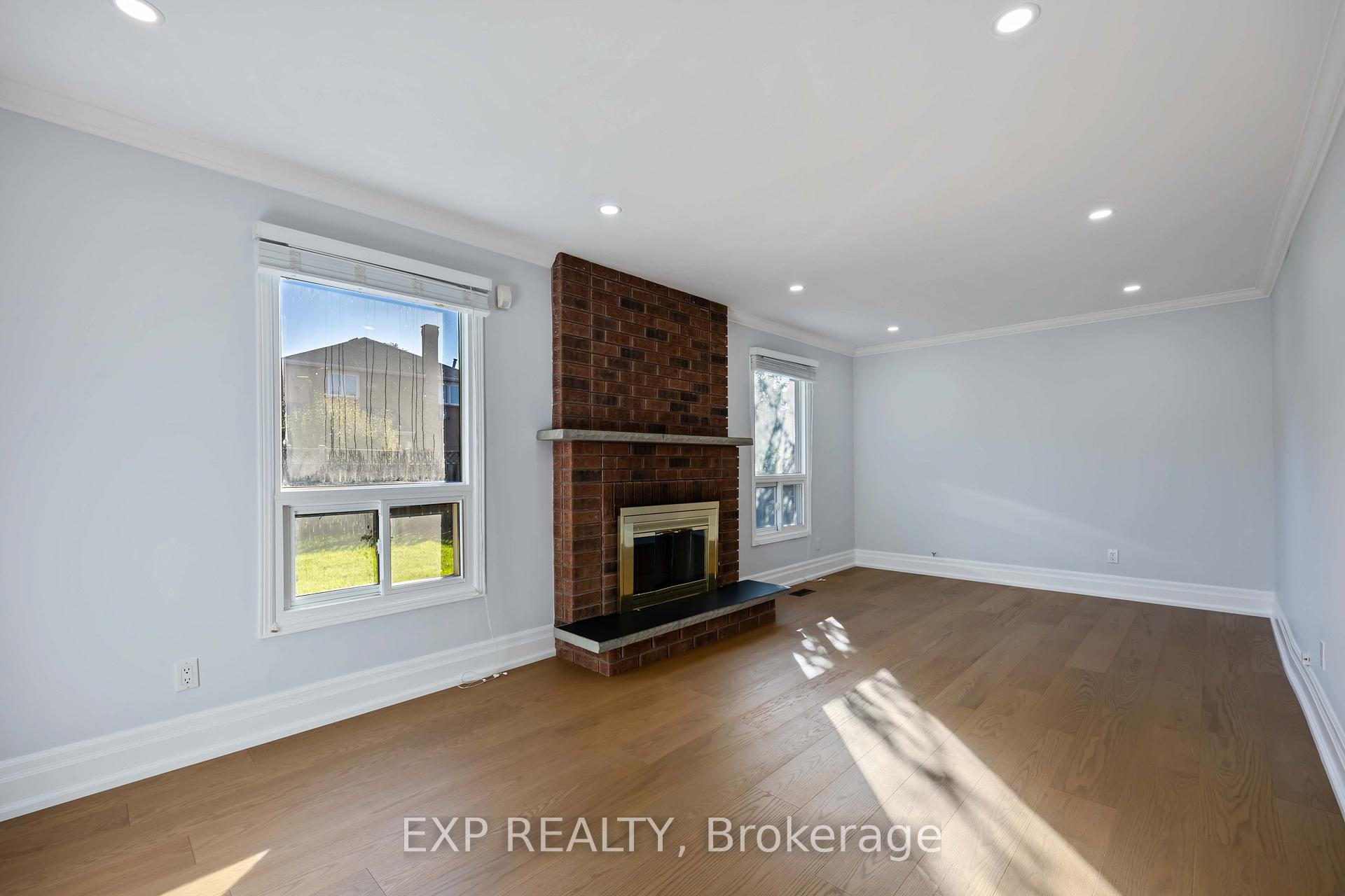 Photo 6 of 126 Largo Crescent, Vaughan, Maple — HOMEH