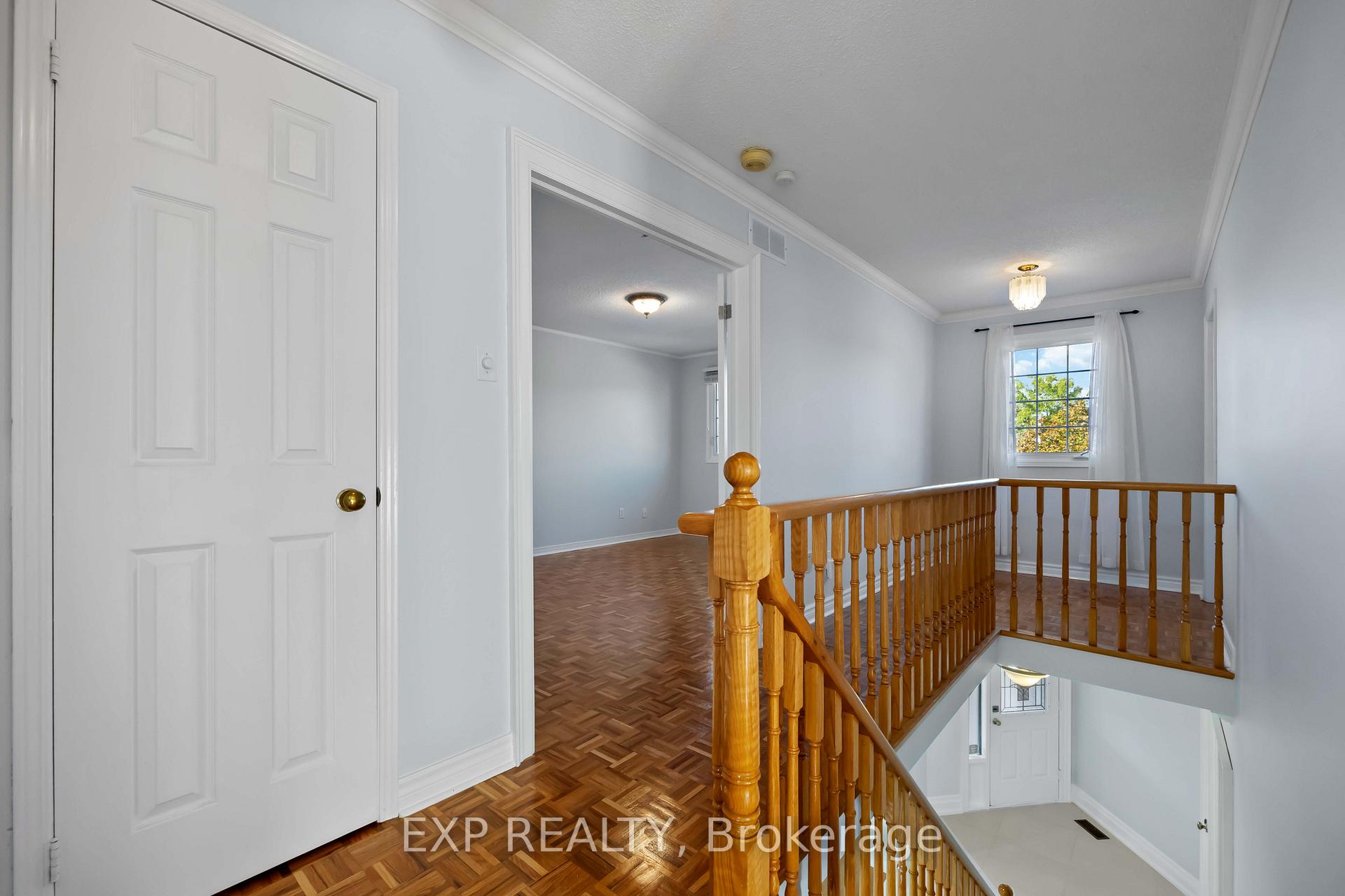 Photo 7 of 126 Largo Crescent, Vaughan, Maple — HOMEH