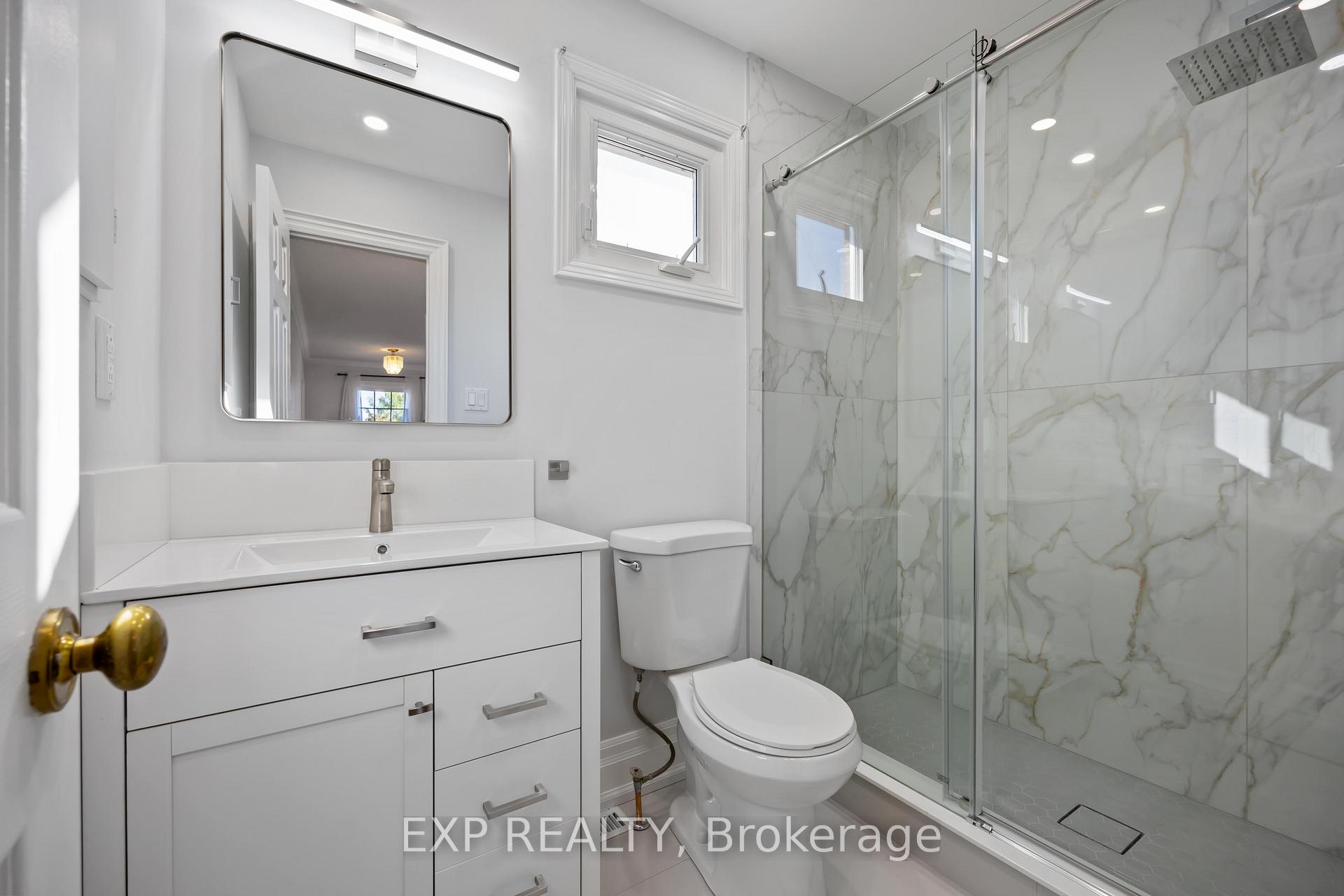 Photo 9 of 126 Largo Crescent, Vaughan, Maple — HOMEH