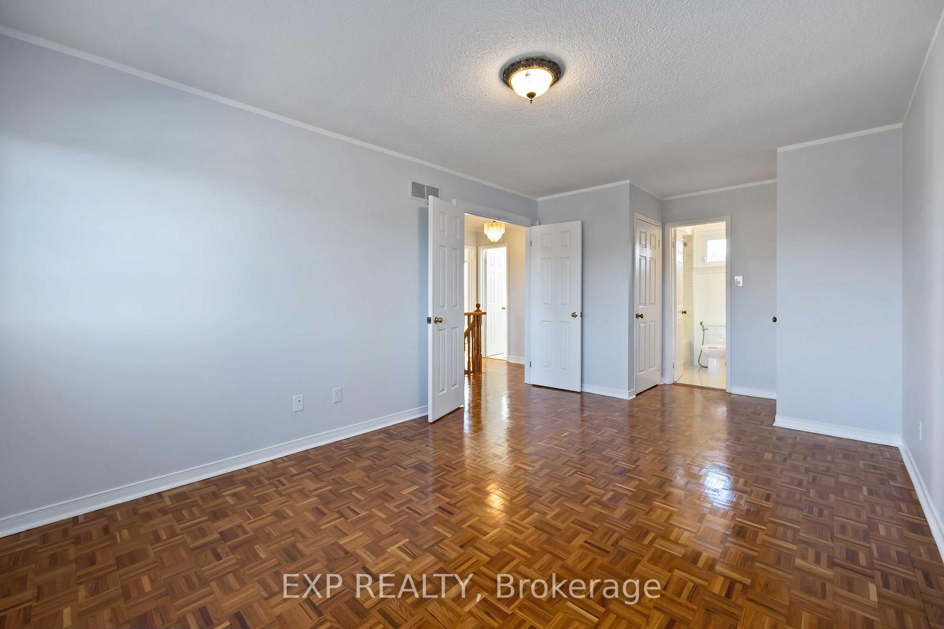 Photo 11 of 126 Largo Crescent, Vaughan, Maple — HOMEH