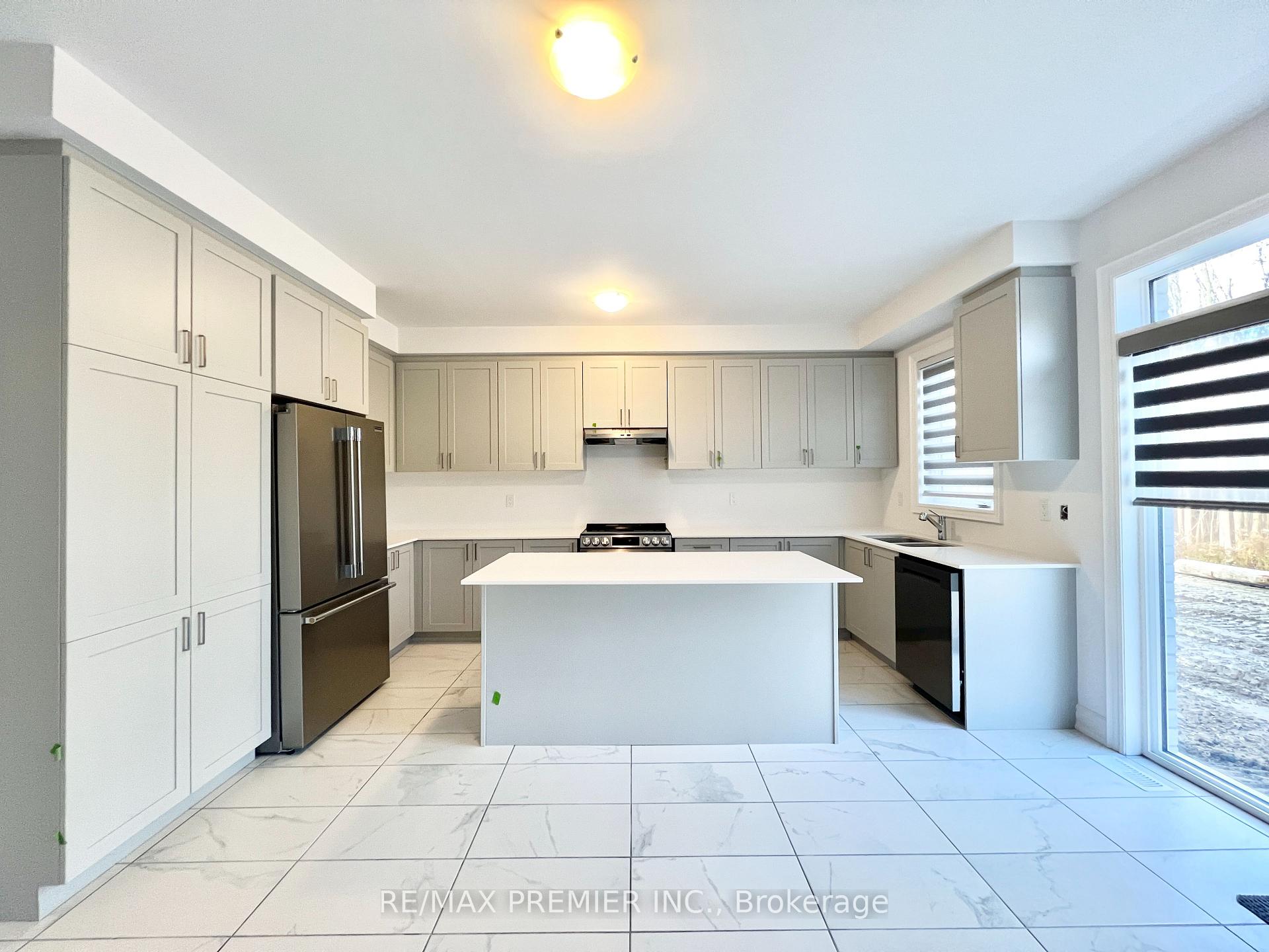 Photo 4 of 32 Amber Drive, Wasaga Beach — HOMEH
